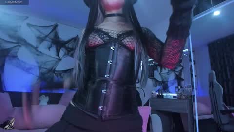    im expecting 300 thumbs up on my altar online show from 10.11.25