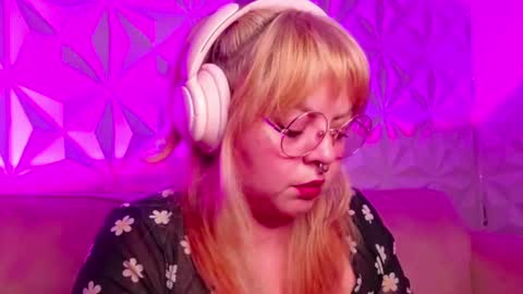 Gina George online show from 10.04.25