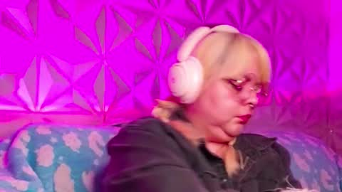 Gina George online show from 10.17.25