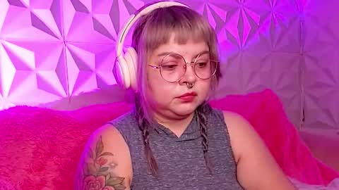 Gina George online show from 11.09.25