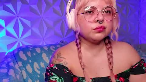 Gina George online show from 04.19.26