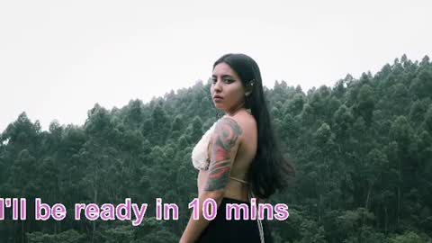 Snapshot of saucy_zaren chatting on 06.17.26 Zaren online show from 06.17.26