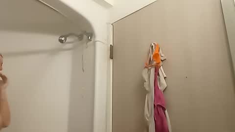 Snapshot of saucybear666 chatting on 01.19.25 SnowBunny online show from 01.19.25