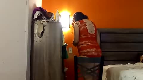 Snapshot of saucybear666 chatting on 02.27.25 SnowBunny online show from 02.27.25