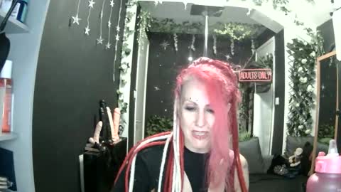 Snapshot of saucysky chatting on 04.21.26 SaucySky online show from 04.21.26