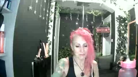 Snapshot of saucysky chatting on 04.22.26 SaucySky online show from 04.22.26