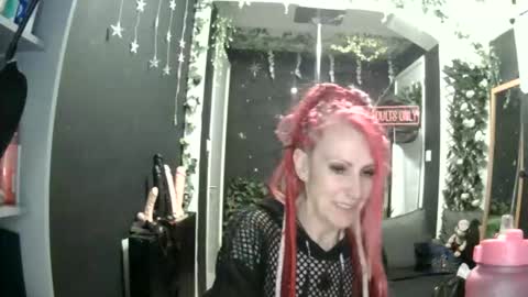 Snapshot of saucysky chatting on 04.25.26 SaucySky online show from 04.25.26