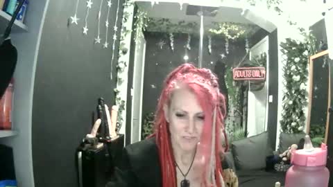 Snapshot of saucysky chatting on 04.29.26 SaucySky online show from 04.29.26