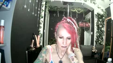 Snapshot of saucysky chatting on 05.04.26 SaucySky online show from 05.04.26