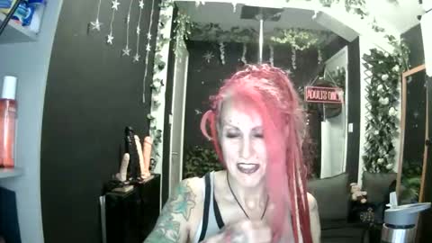 Snapshot of saucysky chatting on 05.05.26 SaucySky online show from 05.05.26