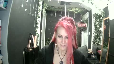 Snapshot of saucysky chatting on 05.14.26 SaucySky online show from 05.14.26