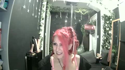 Snapshot of saucysky chatting on 05.18.26 SaucySky online show from 05.18.26