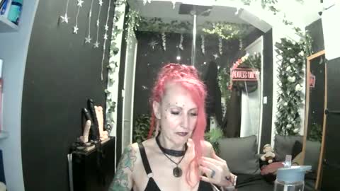 Snapshot of saucysky chatting on 05.27.26 SaucySky online show from 05.27.26