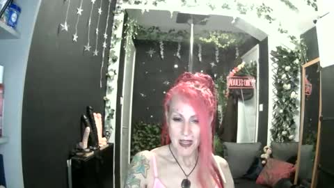 Snapshot of saucysky chatting on 05.30.26 SaucySky online show from 05.30.26