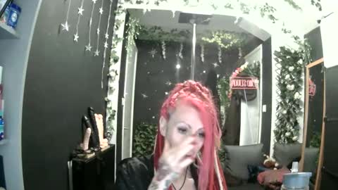 Snapshot of saucysky chatting on 05.31.26 SaucySky online show from 05.31.26