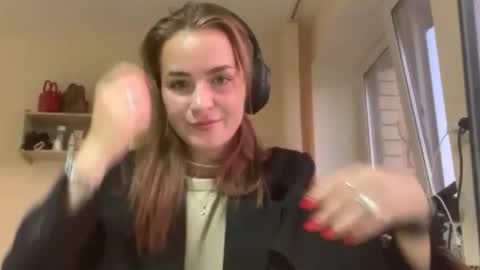 Snapshot of saundrayeeloy chatting on 09.08.25 Martha online show from 09.08.25