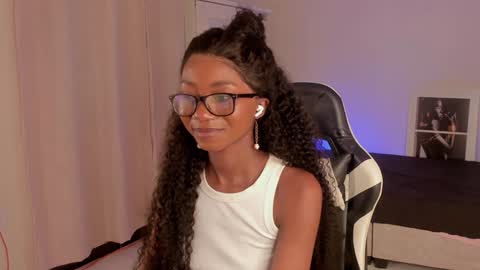 Snapshot of savannahwildee chatting on 12.21.24 Savannahwildee online show from 12.21.24