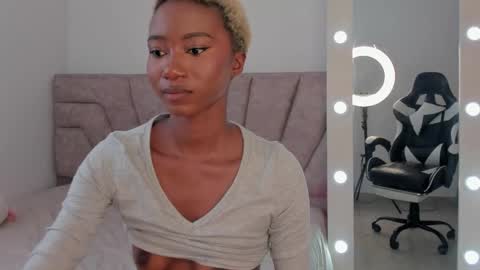 Snapshot of savannahwildee chatting on 10.14.25 Savannahwildee online show from 10.14.25