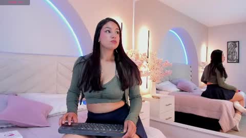 Snapshot of savina_ricci chatting on 06.24.26 savina_ricci online show from 06.24.26