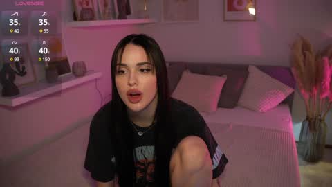 Snapshot of savvage_play chatting on 02.04.25 Naomi online show from 02.04.25