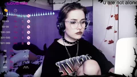 pronoun she. name Mary. age 21. online show from 02.14.25