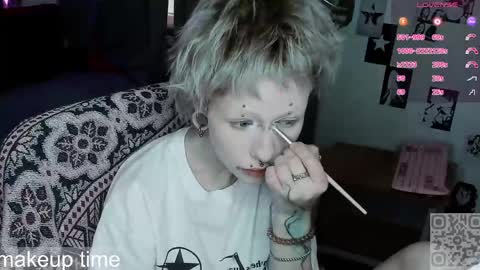 pronoun she. name Mary. age 21. online show from 05.19.26