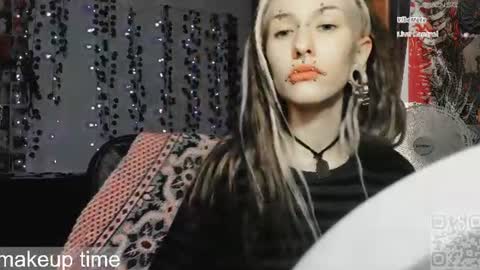 pronoun she. name Mary. age 21. online show from 07.14.26