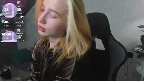 Kira  GMT 7 Mon Thu-Sun  0800am-0200pm  online show from 12.16.25