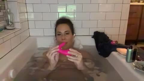 Snapshot of sayplsgdgrl chatting on 01.20.25 Good Girls Say Please...and Thank You online show from 01.20.25