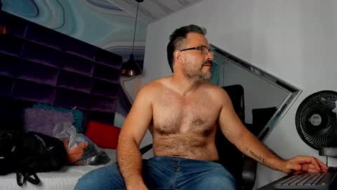 Snapshot of sbastone_muscle chatting on 01.29.25 sebastian muscleman daddy the better latin lover online show from 01.29.25