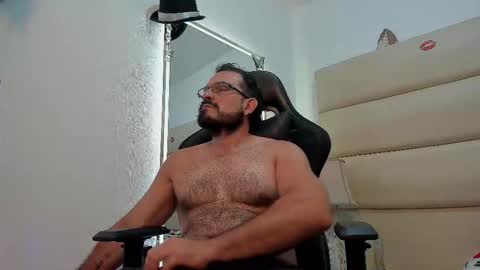 Snapshot of sbastone_muscle chatting on 11.11.25 sebastian muscleman daddy the better latin lover online show from 11.11.25