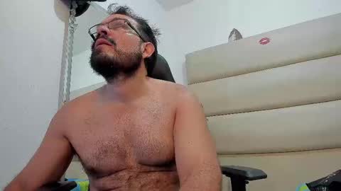 Snapshot of sbastone_muscle chatting on 11.13.25 sebastian muscleman daddy the better latin lover online show from 11.13.25