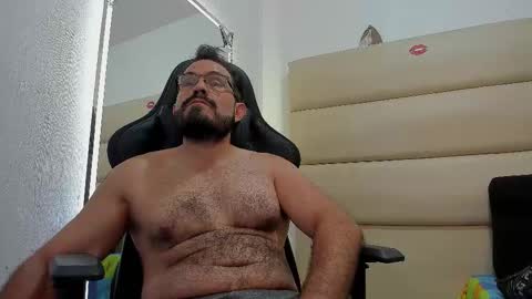 Snapshot of sbastone_muscle chatting on 11.14.25 sebastian muscleman daddy the better latin lover online show from 11.14.25