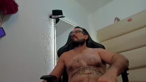 Snapshot of sbastone_muscle chatting on 11.18.25 sebastian muscleman daddy the better latin lover online show from 11.18.25