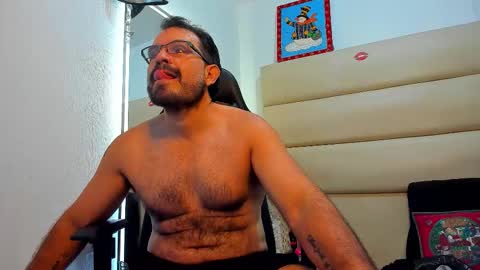 Snapshot of sbastone_muscle chatting on 11.28.25 sebastian muscleman daddy the better latin lover online show from 11.28.25