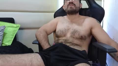 Snapshot of sbastone_muscle chatting on 01.16.26 sebastian muscleman daddy the better latin lover online show from 01.16.26