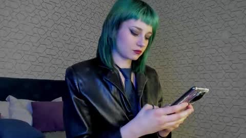 Snapshot of scarle_whisper chatting on 04.23.26 Emmy online show from 04.23.26