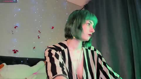 Snapshot of scarle_whisper chatting on 05.20.26 Emmy online show from 05.20.26
