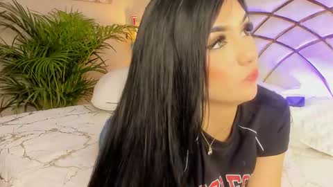 Snapshot of scarlet__hill chatting on 01.04.25 scarlet hill online show from 01.04.25