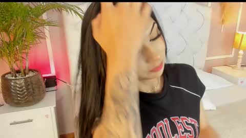 Snapshot of scarlet__hill chatting on 02.28.25 scarlet hill online show from 02.28.25