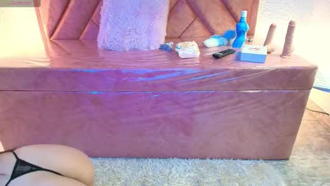 Scarlet  online show from 09.16.25