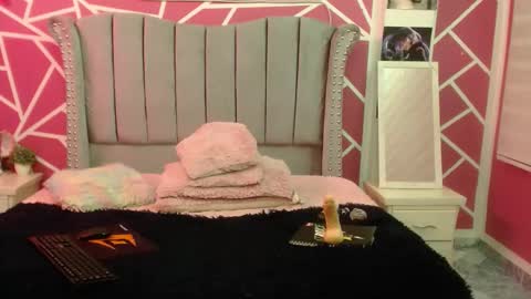 scarlet y melody online show from 03.01.25