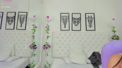 Snapshot of scarlet_stan22 chatting on 01.03.25 Isa online show from 01.03.25