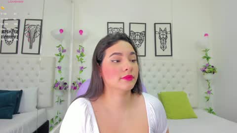 Snapshot of scarlet_stan22 chatting on 01.05.25 Isa online show from 01.05.25