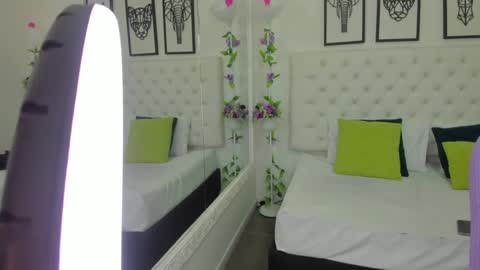 Snapshot of scarlet_stan22 chatting on 01.12.25 Isa online show from 01.12.25