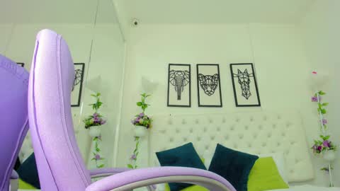 Snapshot of scarlet_stan22 chatting on 02.15.25 Isa online show from 02.15.25