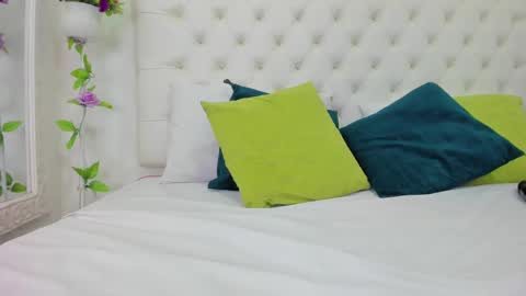 Snapshot of scarlet_stan22 chatting on 02.19.25 Isa online show from 02.19.25