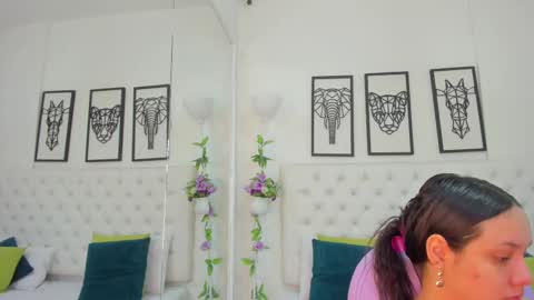 Snapshot of scarlet_stan22 chatting on 02.25.25 Isa online show from 02.25.25