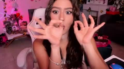 Snapshot of scarlet_villamizar chatting on 07.21.26 SCARLET online show from 07.21.26