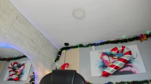 Scarlet online show from 12.20.25